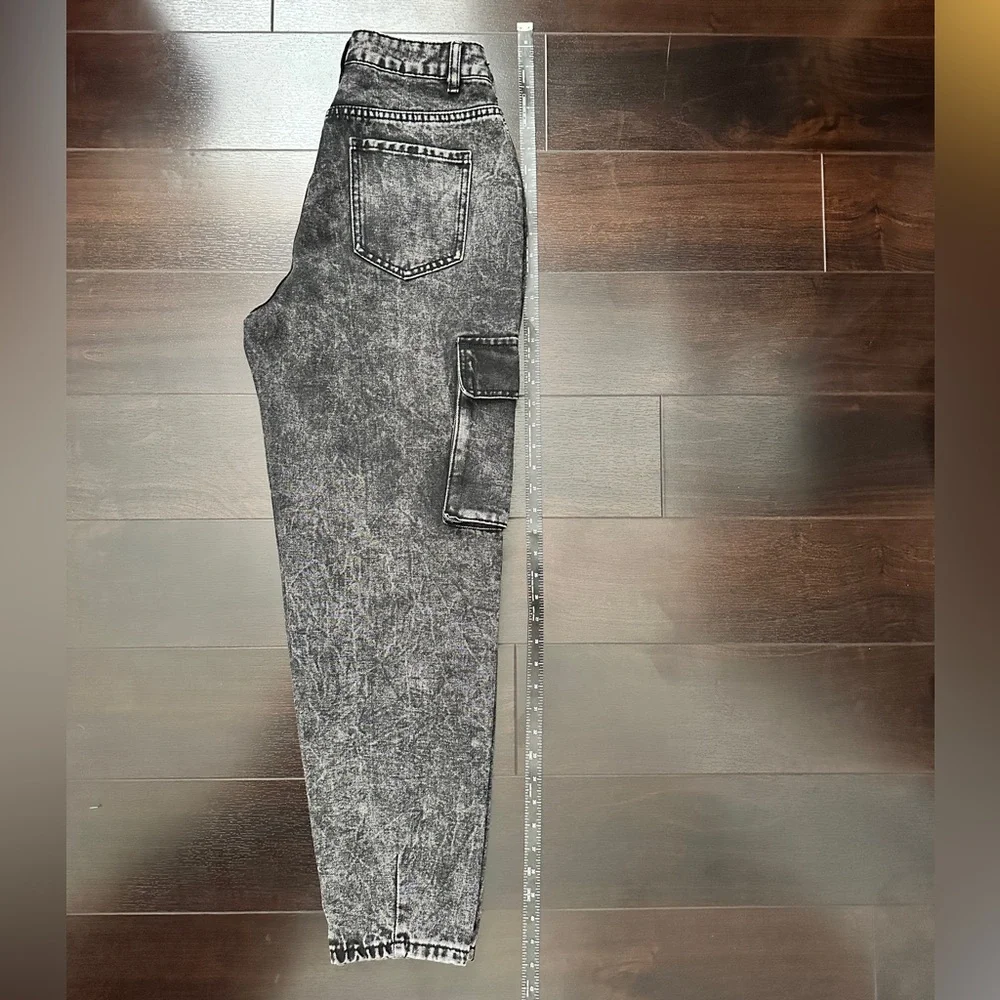SHEIN Black Acid Wash Cargo Jeans - Picture 6 of 9